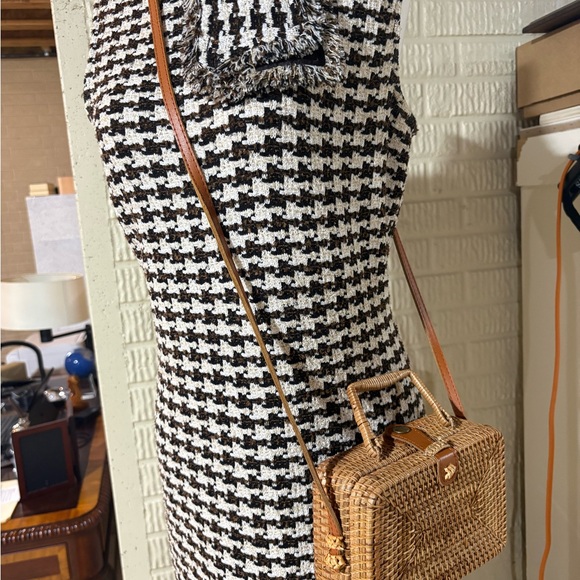 Woven Tan Handbag - Picture 2 of 5